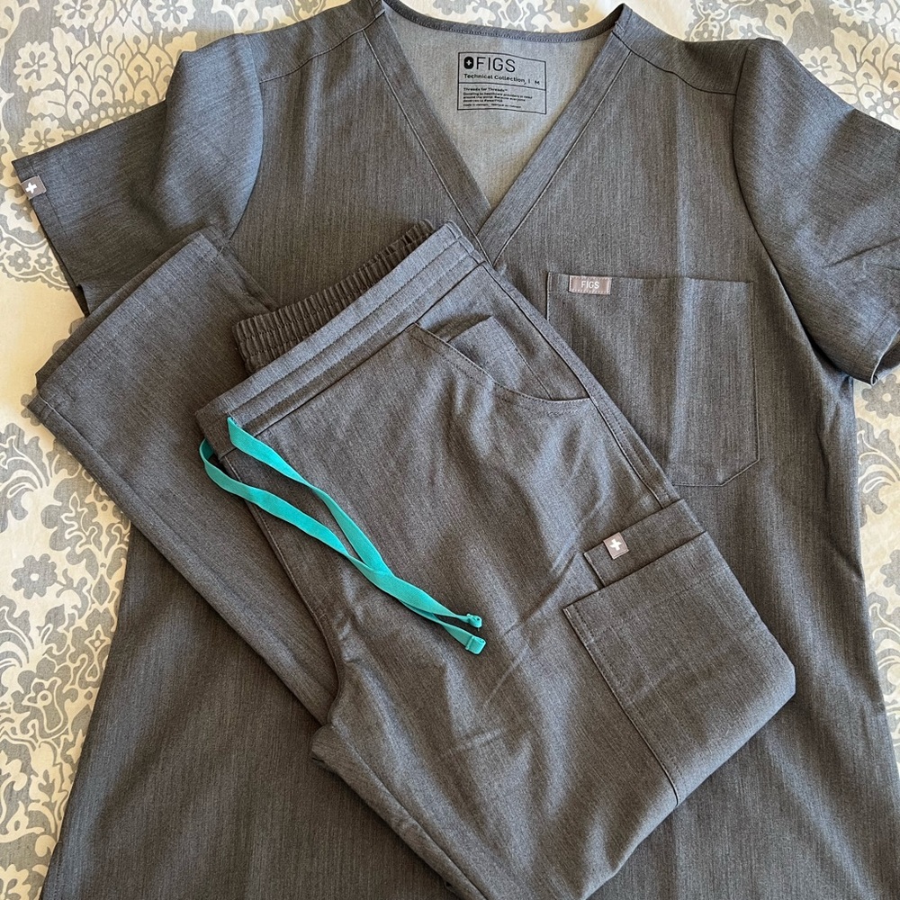 💕NWOT FIGS GRAPHITE GRAY SCRUB SET💕